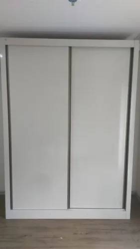 Guarda-Roupa Zurique - MDF - Ótimo estado - 2 Portas de Correr e 4 Gavetas