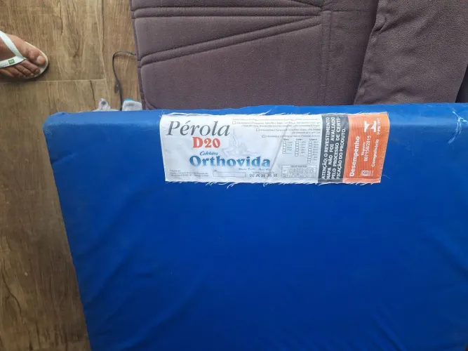 Colchão com capa, emcapado azul. 1,88x0,78x0,12. 40 unidades. Seminovo. Estou no Gama/DF.