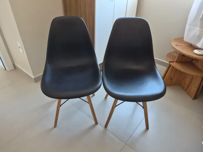 2x Cadeiras Charles Eames Eiffel - 90 reais cada