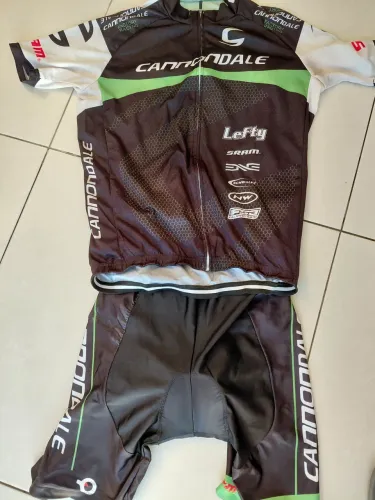 Roupa de ciclismo