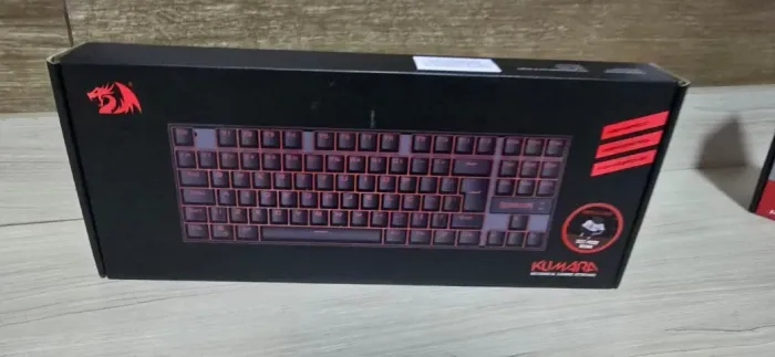Teclado Mecânico Redragon Kumara K552 TKL ABNT2 na Caixa