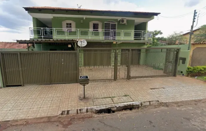Aluga-se sobrado no bairro São Francisco Goiânia
