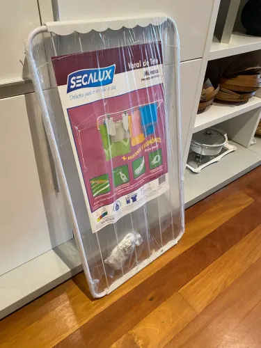 Varal de teto Secalux Mônaco sobe e desce para roupas com aço reforçado branco 1m