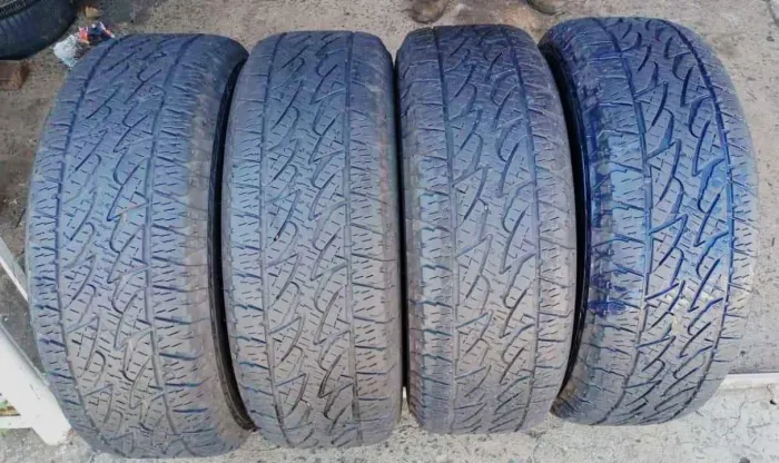 Pneus 255/70 aro 16 Bridgestone Dueller camionete