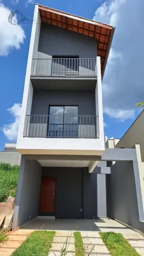 Casa em condomínio à venda em Cotia, São Paulo - 3 dormitórios 4 vagas, quintal com espaço