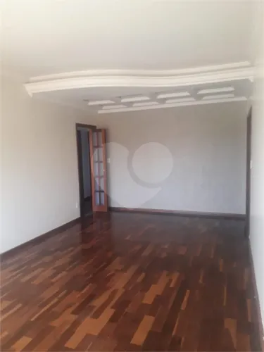 APARTAMENTO À VENDA