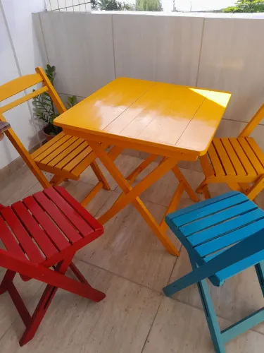 Conjunto de mesa com 4 cadeiras