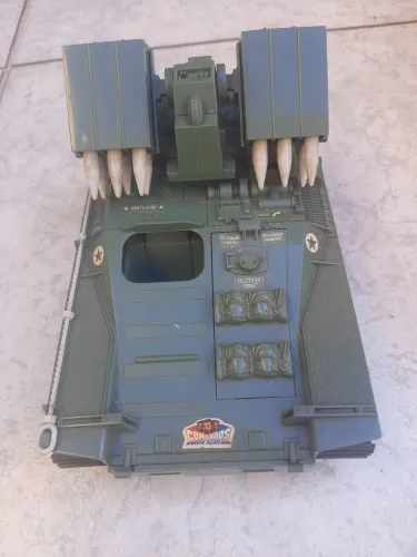 Tanque de guerra comandos em ação 