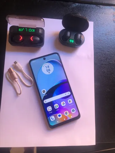 Vendo Motorola G14 mais 2 fones de ouvido R$ 300 