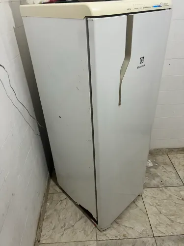 Geladeira Electrolux Frostfree RFE39