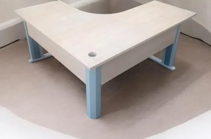 Mesa em L de escritório profissional seminova 1,40cm x 1,60cm