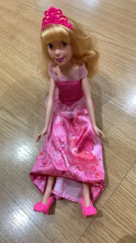 Boneca Aurora usada 