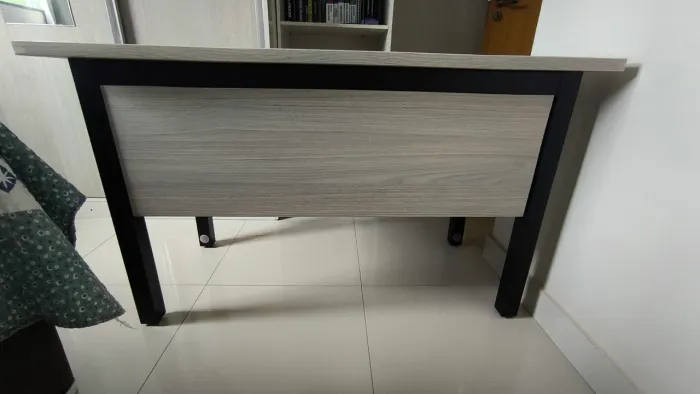 Vendo escrevia em ótimo estado,280 cadeira 70