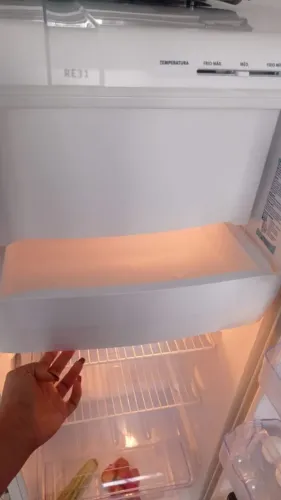 GELADEIRA ELECTROLUX ,240 LITROS, 4 MESES DE USO