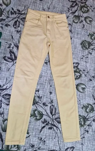 Calça Sarja Slim Amarelo Baunilha 