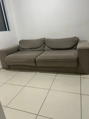 Sofá 3 lugares, grande e confortavel