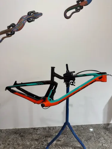 Quadro Scott Genius Tuned 29/27.5 full carbono