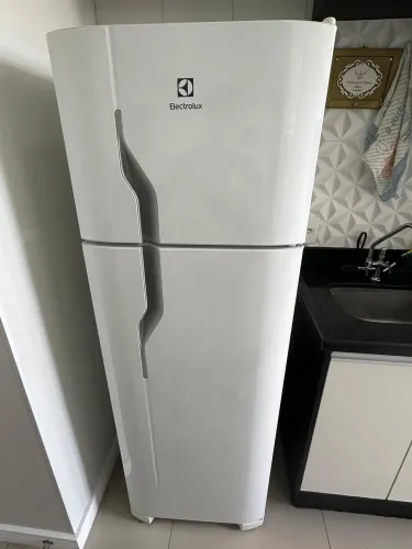 Geladeira Electrolux 260L