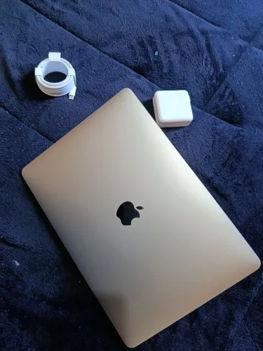 Macbook Air M1 8GB RAM, 128GB SSD, em perfeitas condições.