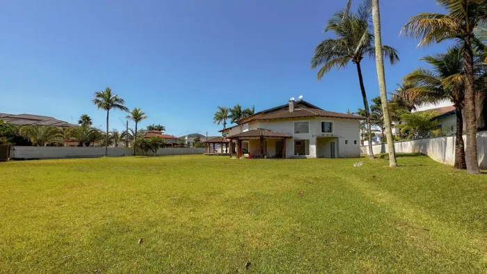 Casa à venda no condomínio Jardim Acapulco