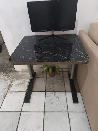 Mesa para computador e etc