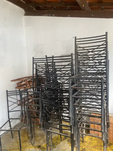 21 cadeiras de ferro