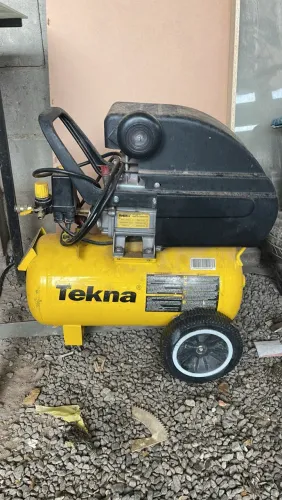 Vendo esse compressor de ar  semi novo pra oficina 