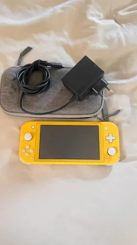 Nintendo Switch Lite Amarelo + Carregador Original + Case (Sem Drift)