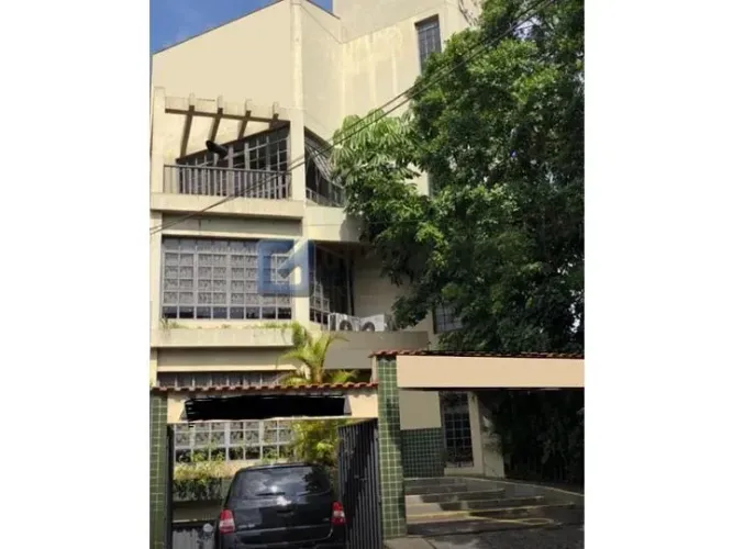 Prédio Comercial à Venda em Rudge Ramos, SBC  1.750 m², 8 Vagas