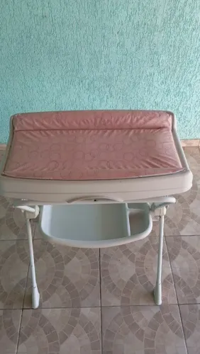Trocador rosa sem banheira com acessórios 