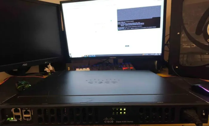 Roteador Cisco ISR 4331/K9 - Testado e Funcionando