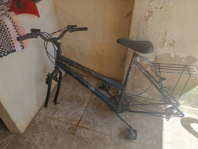Bicicleta Aro 26 Antiga Sucata Para Retirada De Peças / Bagageiro