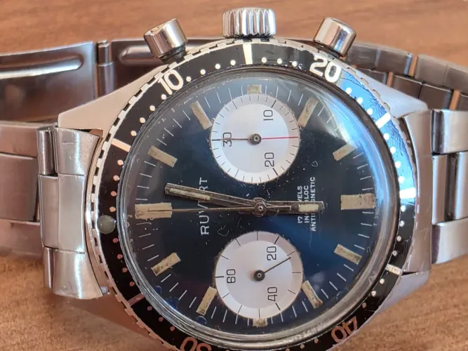 Relógio Ruvert . Automático. Valjoux 7730. Década de 1970. 39 mm.