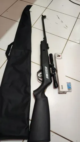 Vendo spingarda de pressão nova luneta tudo certinho top 5.5 boa condição 