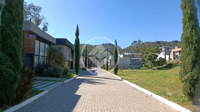 Terreno em condomínio de alto padrão com 201 m² , à venda por 195.000 - Posse - Teresópoli