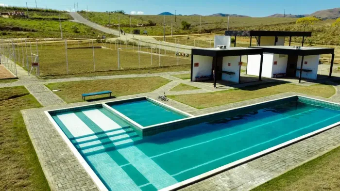Casa de condomínio para venda possui 603 metros quadrados com 1 quarto em Centro - Bicas -
