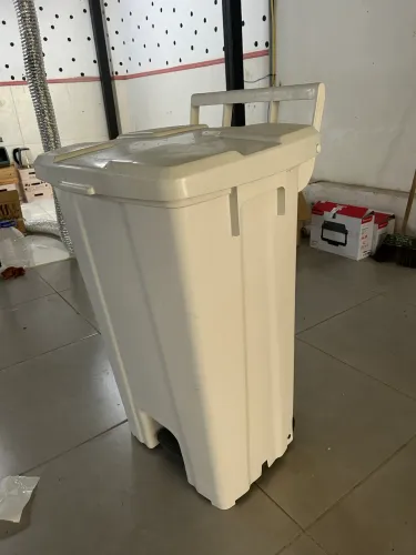Lixeira 200L com Rodas e Pedal