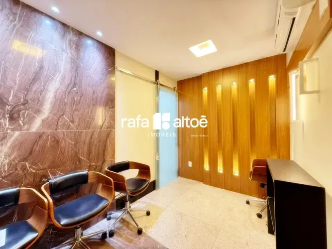 Sala à venda com 80 m², reformada, climatizada, mobiliada, 2 vagas na Enseada do Suá, Vitó