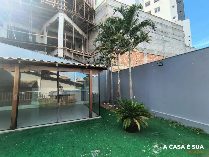 Casa para Aluguel no Cabral - Contagem/MG | 360m², 4 vagas e piscina