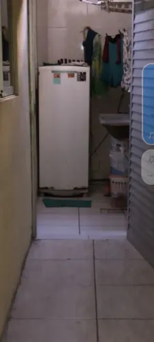 Geladeira gela muito bem.