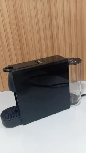 CAFETEIRA NESPRESSO ESSENZA MINI PRETA