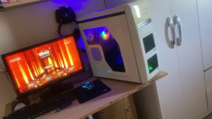 Vende se uma placa mãe e processador fonte 4 fans e fonte e cpu já montado,