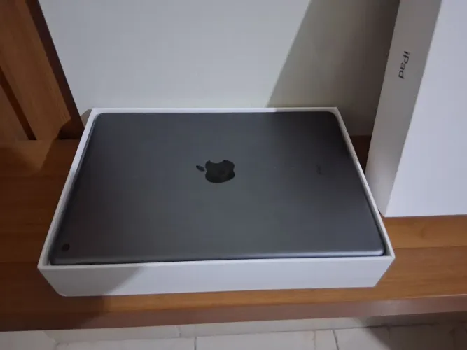 Ipad 9ª geração 64gb cinza espacial, com caixa e carregador