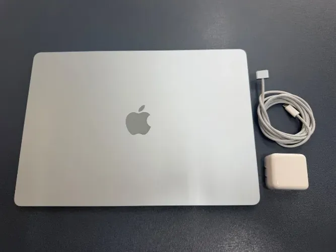 MacBook Air M4 15 polegadas Azul-céu - 16GB RAM - 512GB SSD