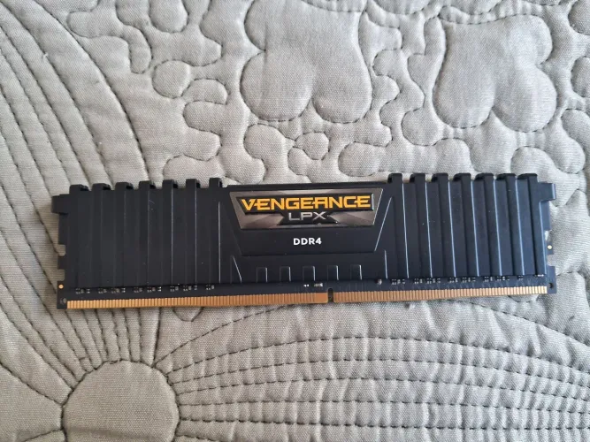 Memória RAM ddr4 8GB 3600Mhz CL18 CORSAIR VENGEANCE LPX envio rápido