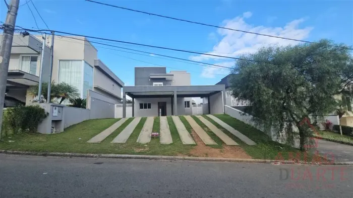 Vende-se ou Aluga-se Casa 3 suítes, Piscina, e Área Gourmet, em Cond. Reser