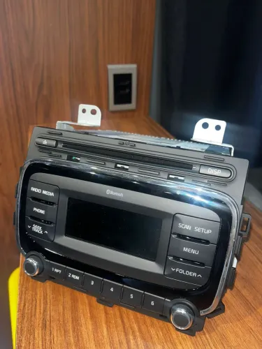 RÁDIO ORIGINAL KIA CERATO 2018 - BLUETOOTH / USB - ESTADO DE NOVO