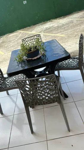 Joga de mesa com cadeira