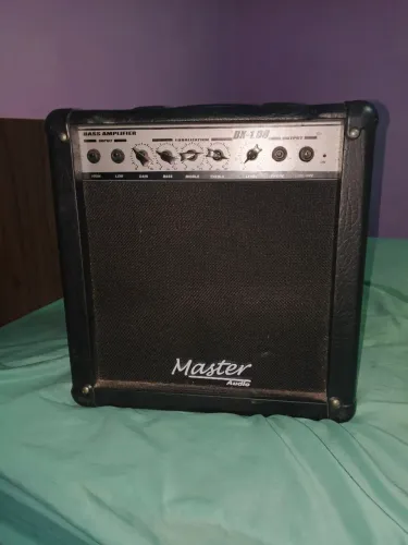 amplificador de baixo Master Audio BX-1.08 de cor preta pra contra baixo usado