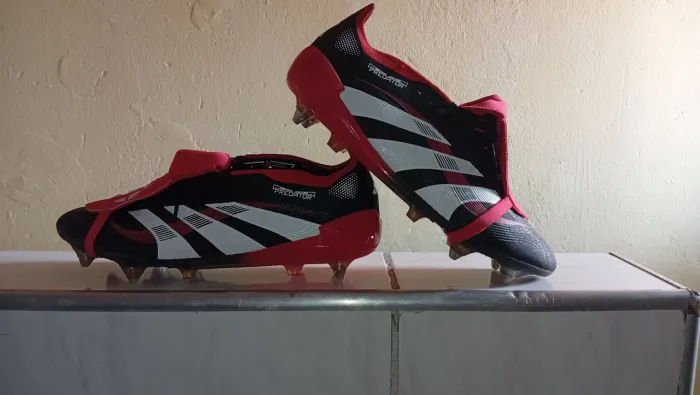 Chuteira Adidas Predator 24 Elite FT SG (Trava Mista) - Edição Comemorativa 30 Anos